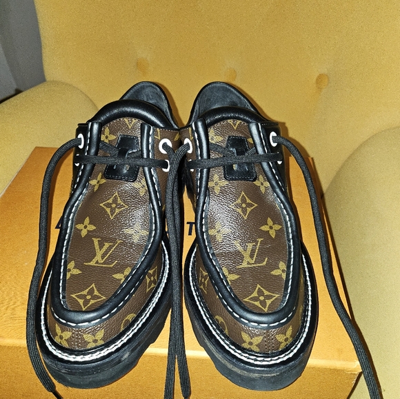 Louis Vuitton Laced Loafers barely worn Size 9 Brown - Picture 2 of 10